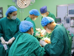 БНСУ-ын “Ханганг Сүү” эмнэлгийн эмч нар түлэгдэлтийн сорвитой хүүхдүүдэд үзлэг, мэс засал хийлээ