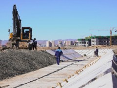 Жаргалантын амны нэг км далангийн угсралт 70 хувьтай үргэлжилж байна