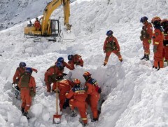 Ууланд цасны нуранги үүсэж, зургаан иргэн амь насаа алджээ