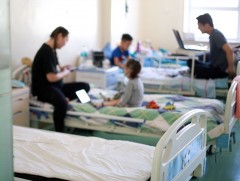 Амралтын өдөр хүүхдийн яаралтай тусламжийн тасгийн ачаалал эрс нэмэгджээ 