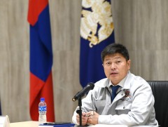 Нийслэлийн Засаг дарга бөгөөд Улаанбаатар хотын захирагч цаг үеийн асуудлаар мэдээлэл хийж байна