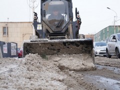 Нийт 50.5 тонн давс, 20 тонн бодис, 10 метр.куб дайрга цацаж, авто замын зорчих хэсгийг чөлөөлжээ 