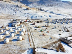 Офицеруудын ордон – Тэрэлж маршрутаар Х:22 чиглэлийн автобус явж байна