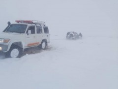 Цасанд суусан автомашинуудыг татан гаргаж, иргэдийн аюулгүй байдлыг хангажээ