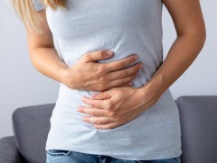 Сүүтэй цайны араас хүчиллэг ундаа уух нь ходоодыг хямраадаг