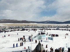 Мөсний баярт 200 орчим худалдаа эрхлэгч оролцож байна