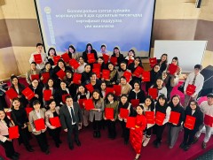 “Боловсролын сэтгэл зүйч”-ийн мэргэшүүлэх сургалтад хамрагдсан 51 сэтгэл зүйч сертификатаа гардан ..