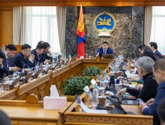 Засгийн газар хуралдаж байна