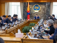 Засгийн газар хуралдаж байна