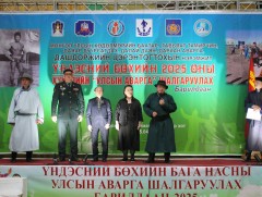 Дархан аварга Д.Цэрэнтогтохын нэрэмжит үндэсний бөхийн өсвөрийн УАШТ боллоо