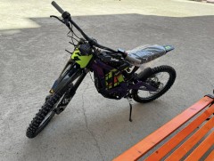 Сурроныг 18 нас хүрсэн, А ангиллын жолоодох эрхийн үнэмлэхтэй хүн унаж, хөдөлгөөнд оролцоно