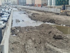 Иргэд Сэлбэ голын дагуу бетонон хана босгож байгааг шүүмжилж байна 