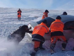 Өнгөрөгч шөнө цасанд суусан, төөрч сураггүй болсон 43 иргэний амь насыг аварчээ 