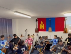 Чех улс дахь морин хуурын сургалтын төвд 17 хүүхэд суралцаж байна