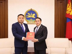 Хууль зүй, дотоод хэргийн сайд О.Алтангэрэл хуулийн төслүүдийг өргөн мэдүүллээ