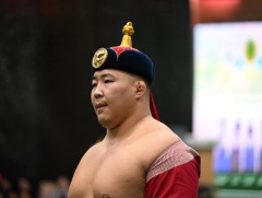 Улсын аварга О.Хангай бөхчүүдийн чансааг тэргүүлсэн хэвээр байна