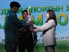 Монголын хүүхдийн спортын VIII наадмын галт бамбарыг асаалаа