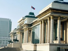 Монгол Улсын Ерөнхийлөгч У.Хүрэлсүх цэргийн одон медаль гардуулж байна