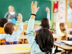 Сурагчид хичээлийн цаг эхлэхээс өмнө болон дараа нэмэлт дугуйландаа хамрагддаг