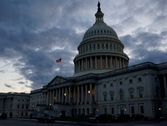 АНУ-ын сенатчид ОХУ хэлэлцээг тасалдуулбал хориг тогтоох хуулийг дэмжинэ гэв