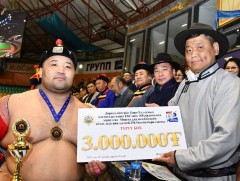 Хурц арслан Э.Мөнхбаатар түрүүлжээ