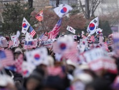 БНСУ-д ерөнхийлөгчийн сонгуультай зэрэгцэн үндсэн хуульд нэмэлт өөрчлөлт оруулах магадлал өндөр ба..