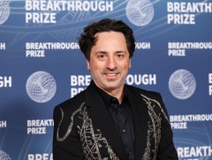 Google-ийг үүсгэн байгуулагчдын нэг С.Брин нэгэн иргэнд 700 сая долларын хувьцаа бэлэглэжээ