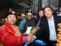 Монгол Улсын  арслан Г.Дэмүүлийн нэрэмжит барилдаанд  Б.Бат-Өлзий заан түрүүллээ