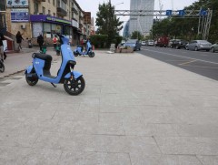 Явган хүний зам шинэчлэх ажлыг гүйцэтгэж байгаа ААН-үүдэд хяналт шалгалт хийж байна