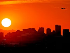 2028 он гэхэд дэлхийн дундаж температур 1,5 градусын босгыг давж халах магадлал нэмэгдэж байна 