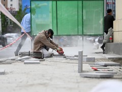 Г.Билгүүн: Явган хүний замыг байгалийн чулуун хавтангаар тохижуулж байна