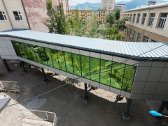 Хан-Уул дүүргийн 52 дугаар сургуулийн хичээлийн төв байр болон өргөтгөлийг холбосон барилга ашигла..