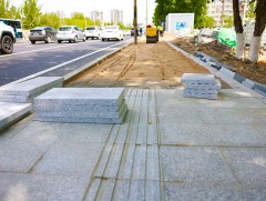 Яармагийн гүүрний зүүн талаас Д.Сүхбаатарын талбай хүртэлх 7 км явган хүний замыг шинэчилж байна