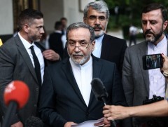 Ираны Гадаад хэргийн сайд Истанбулд Исламын хамтын ажиллагааны байгууллагын уулзалтад хүрэлцэн очив