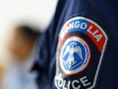 Улсын хэмжээнд эрэн сурвалжлагдаж байсан этгээдийг хилээр гарах зорилготой явж байхад нь саатуулжээ