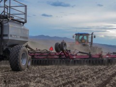 М.Ариунболд: Энэ жилийн тариалалтын ажил хэвийн үргэлжилж байна