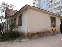 Өрхийн эрүүл мэндийн төвийн хуучин барилгыг нурааж, ногоон байгууламж болгон тохижуулна