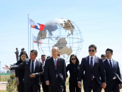 Ерөнхийлөгч У.Хүрэлсүх, НҮБ-ын найм дахь Ерөнхий нарийн бичгийн дарга Бан Ги Мүн нар дурсгалын мод..