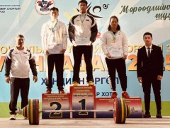 Хүндийн өргөлтийн тамирчин Ө.Цэнгүүн өсвөрийн рекорд амжилтыг шинэчлэн тогтоолоо