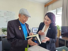 Гавьяат тамирчин, дэлхийн гүйлтийн рекорд эзэмшигч Ц.Раднаад хүндэтгэл үзүүллээ