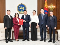 Олон хүүхэд төрүүлж өсгөсөн эхийг урамшуулах тухай хуульд өөрчлөлт оруулах тухай хуулийн төслийг ө..