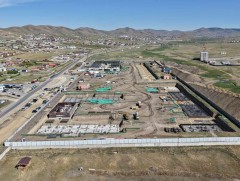 Баянголын аманд 960 хүүхдийн сургууль, 240 хүүхдийн цэцэрлэгийн цогцолбортой 2007 айлын орон сууцн..