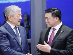 Киргиз Улсын сайд нарын танхимын дарга, Ерөнхийлөгчийн Тамгын газрын дарга А.Кысымалиевтэй албан у..