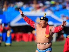 Их баяр наадмын хүчит бөхийн барилдааны нэгийн даваа үргэлжилж байна