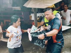 Үерийн гамшигт 2.7 сая орчим хүн нэрвэгдэж, 147 мянга гаруй нь нүүлгэн шилжүүлэх төвүүдэд байрлаж ..