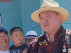  М.Даваажаргал: Эх нутагтаа 25 жилийн дараа ирж, ээжтэйгээ хамт наадмын нээлт үзлээ