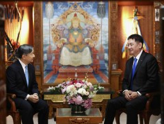 Монгол Улсын Ерөнхийлөгч У.Хүрэлсүх, гэргий Л.Болорцэцэг болон Япон Улсын Цог Жавхлант Эзэн Хаан Н..