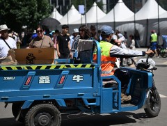 Төв цэнгэлдэх орчмын цэвэрлэгээ, үйлчилгээнд 180 гаруй хүн 05:00-00:00 цагт ажиллажээ