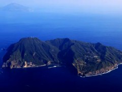 Японы баруун өмнөд аралд сүүлийн 11 хоногт 1000 орчим удаа газар хөдөлжээ 