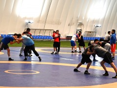 Чөлөөт бөхийн баг тамирчид ДАШТ-ий бэлтгэл сургуулилтаа Төв аймагт хангаж байна